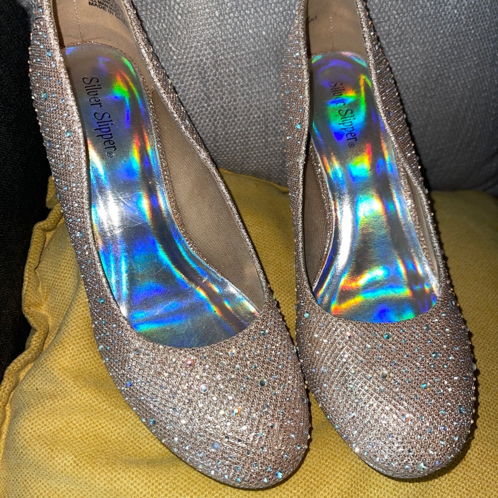 HEELS - Picture 2 of 5